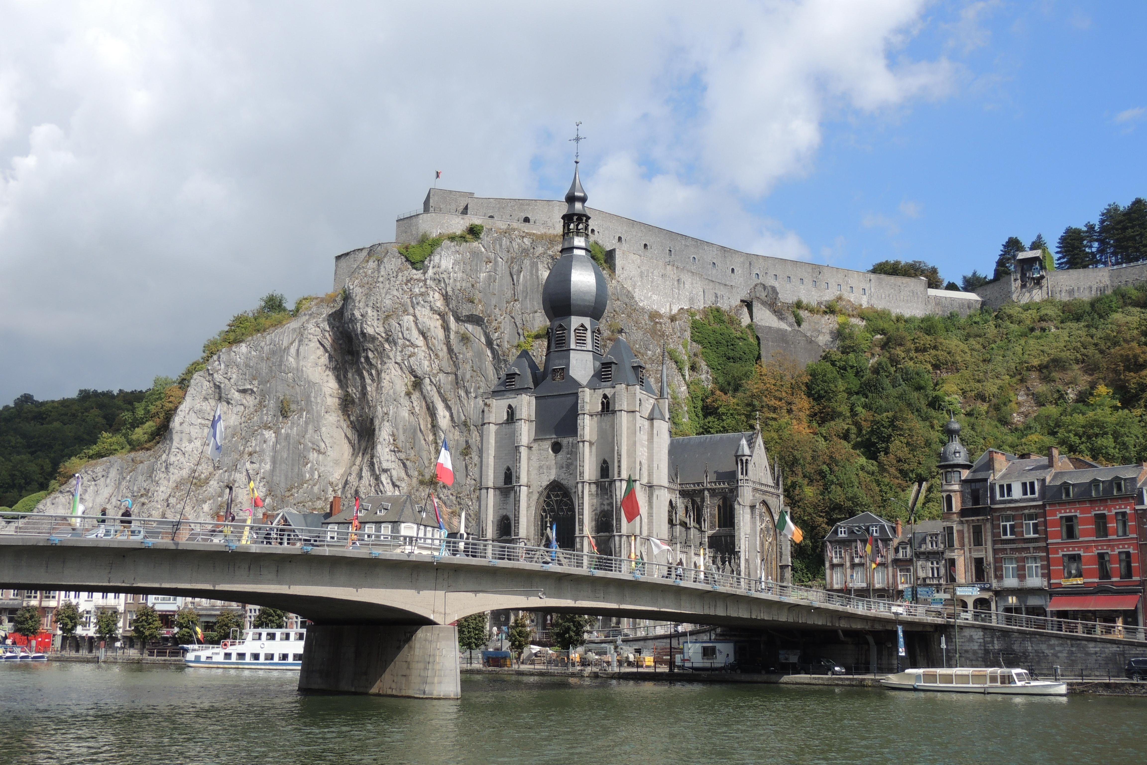https://mdw-travel-data-us-east-1.s3.amazonaws.com/img/country/Belgium/Notre-Dame-de-Dinant/img_03.jpg