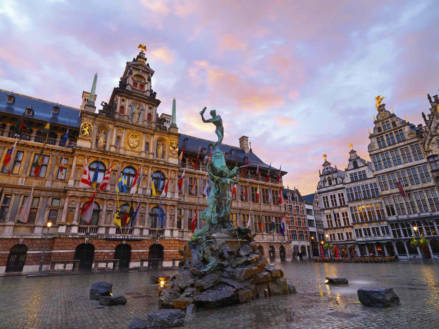 https://mdw-travel-data-us-east-1.s3.amazonaws.com/img/country/Belgium/O-Cup/img_00.jpg