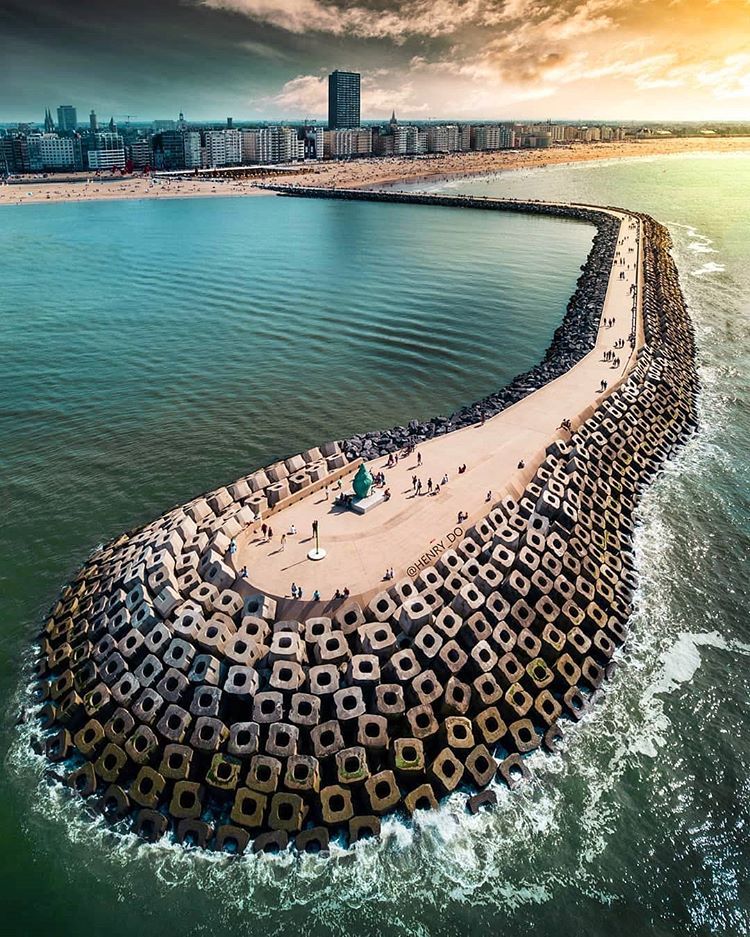 https://mdw-travel-data-us-east-1.s3.amazonaws.com/img/country/Belgium/Ostend-Beach/img_01.jpg
