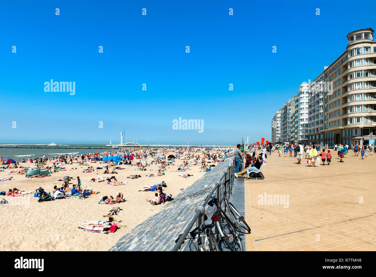 https://mdw-travel-data-us-east-1.s3.amazonaws.com/img/country/Belgium/Ostend-Beach/img_02.jpg