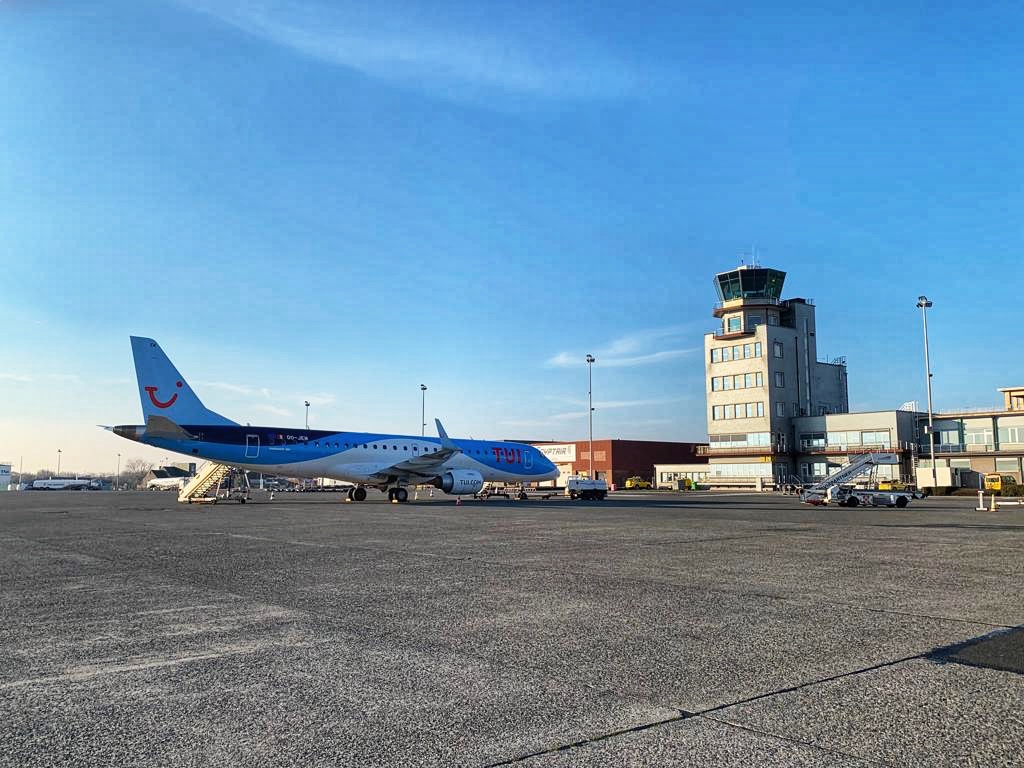 https://mdw-travel-data-us-east-1.s3.amazonaws.com/img/country/Belgium/Ostend-Bruges-International-Airport/img_02.jpg