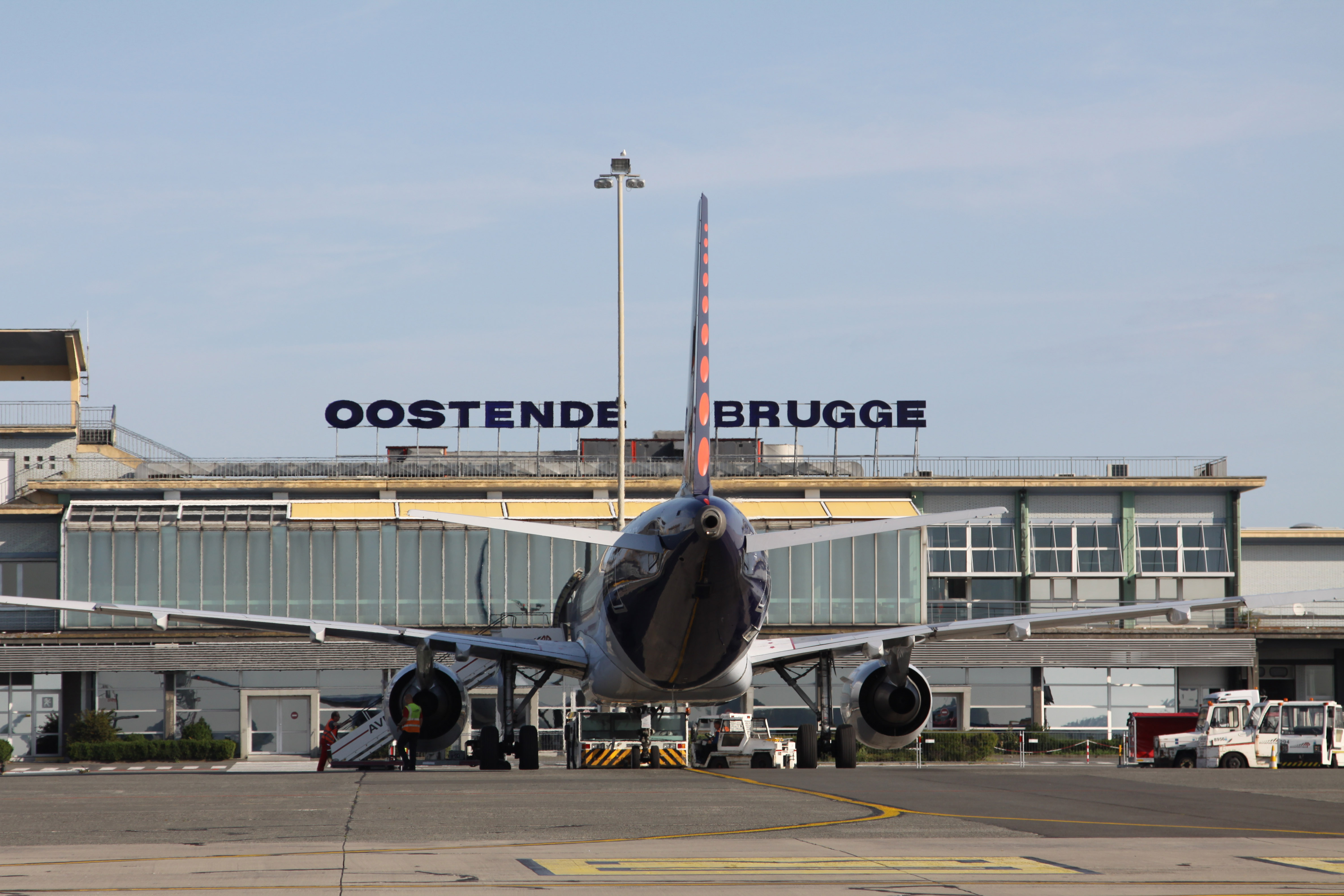 https://mdw-travel-data-us-east-1.s3.amazonaws.com/img/country/Belgium/Ostend-Bruges-International-Airport/img_03.jpg