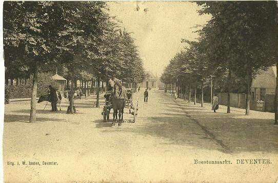 https://mdw-travel-data-us-east-1.s3.amazonaws.com/img/country/Belgium/Oude-Beestenmarkt/img_05.jpg