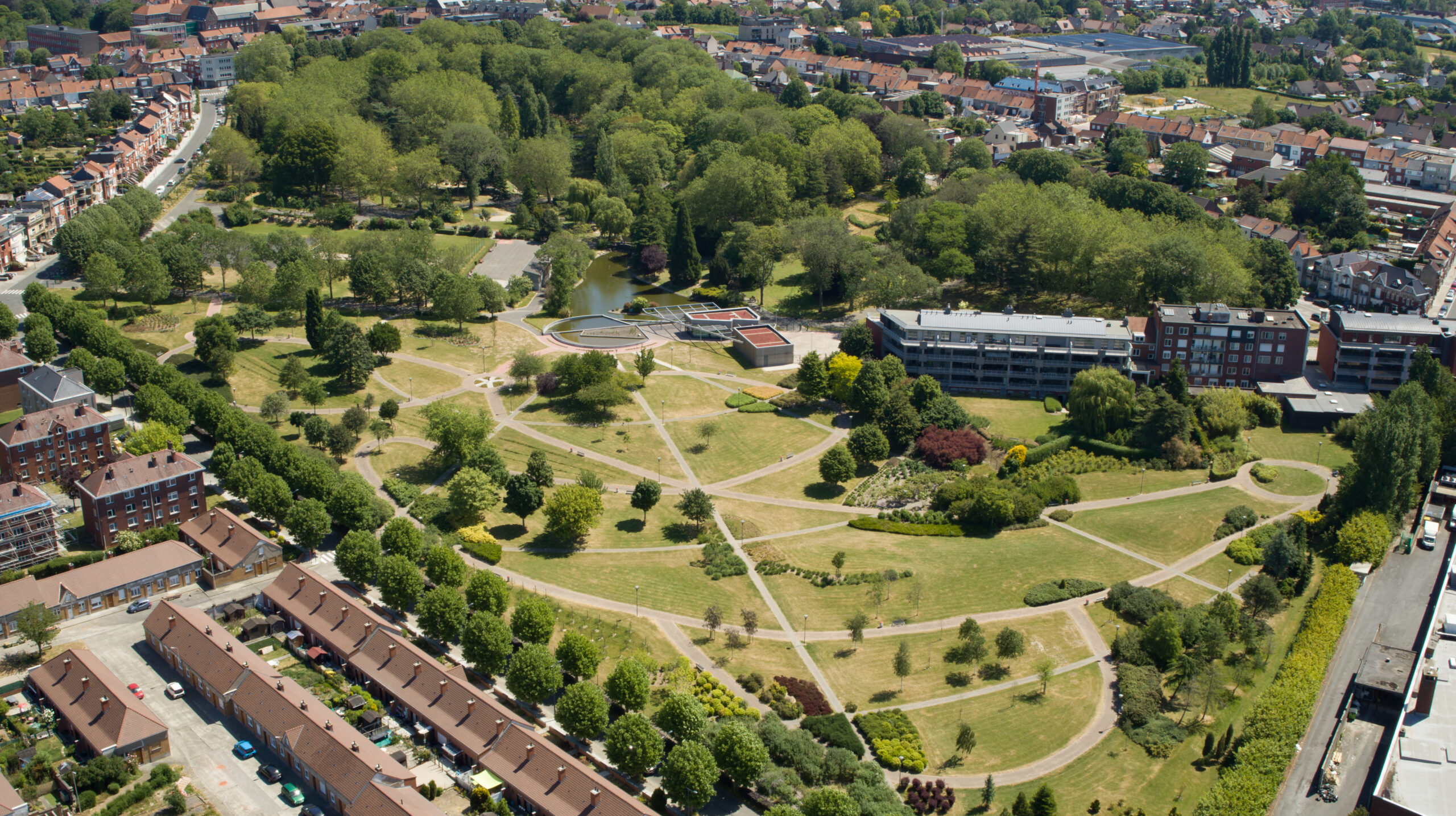 https://mdw-travel-data-us-east-1.s3.amazonaws.com/img/country/Belgium/Parc-communal-de-Mouscron/img_02.jpg