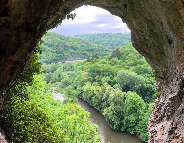 https://mdw-travel-data-us-east-1.s3.amazonaws.com/img/country/Belgium/Parc-de-Furfooz/img_00.jpg