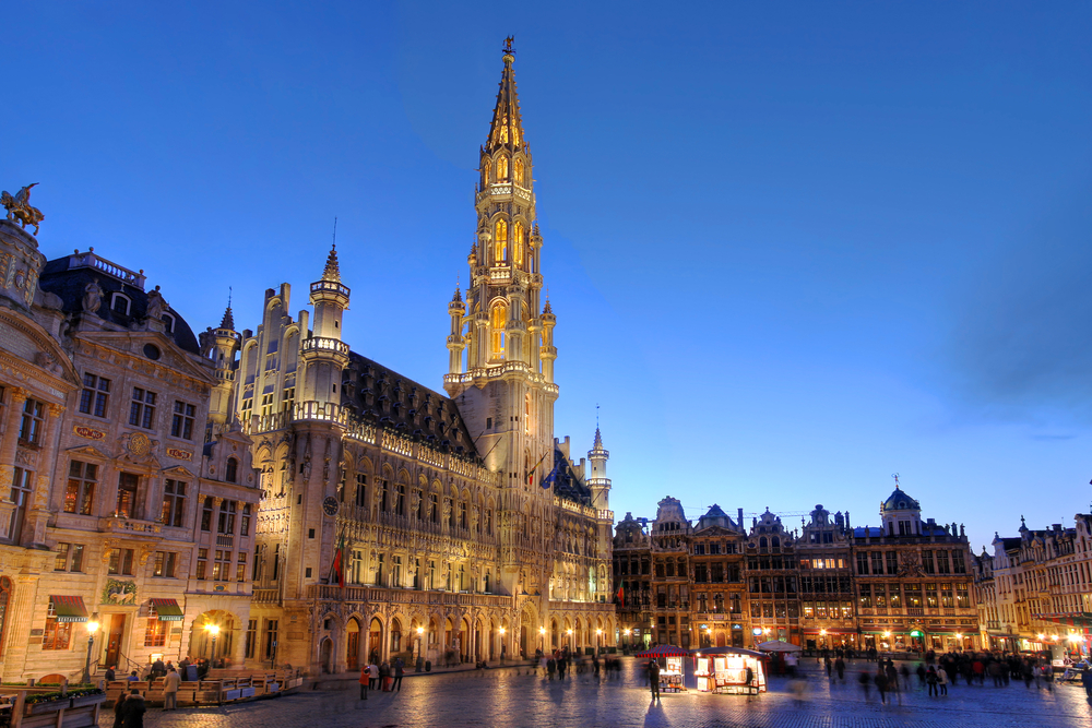 https://mdw-travel-data-us-east-1.s3.amazonaws.com/img/country/Belgium/Royal-Palace-of-Brussels/img_02.jpg
