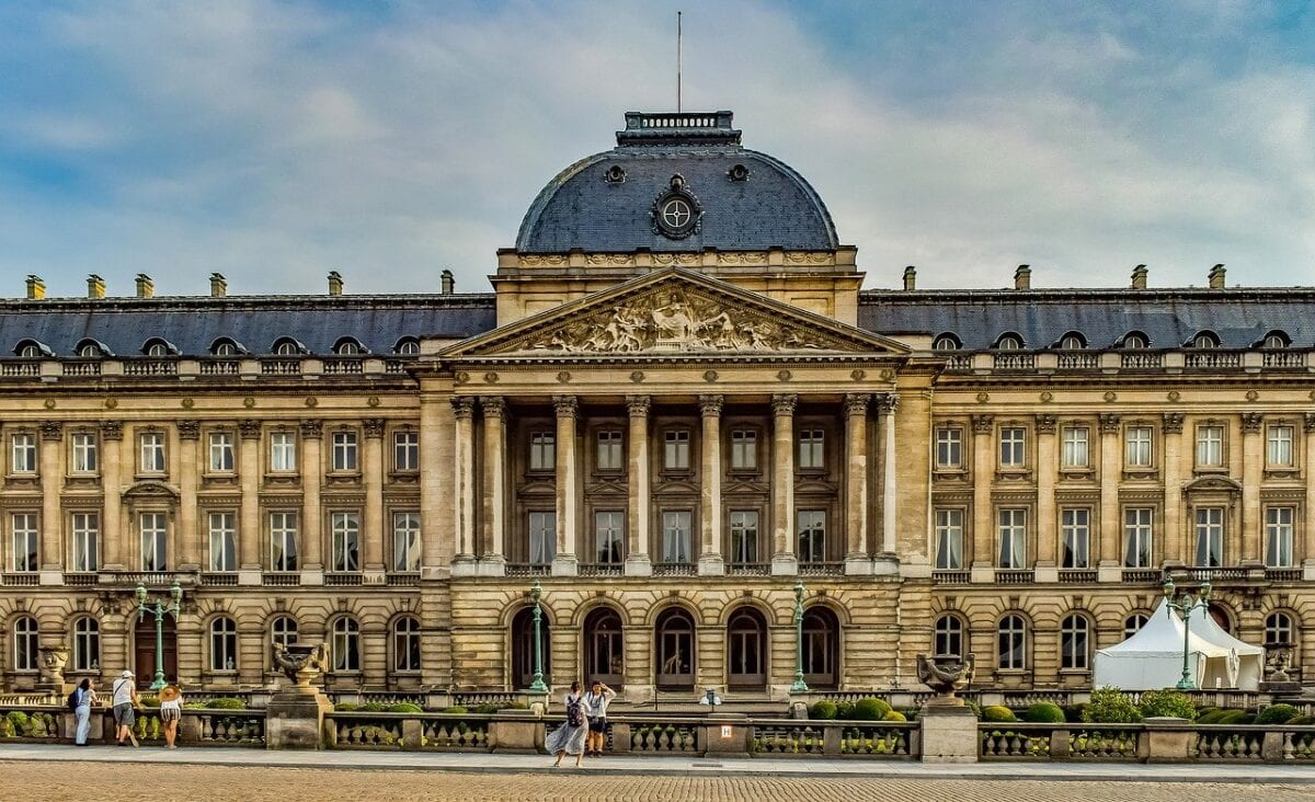 https://mdw-travel-data-us-east-1.s3.amazonaws.com/img/country/Belgium/Royal-Palace-of-Brussels/img_04.jpg