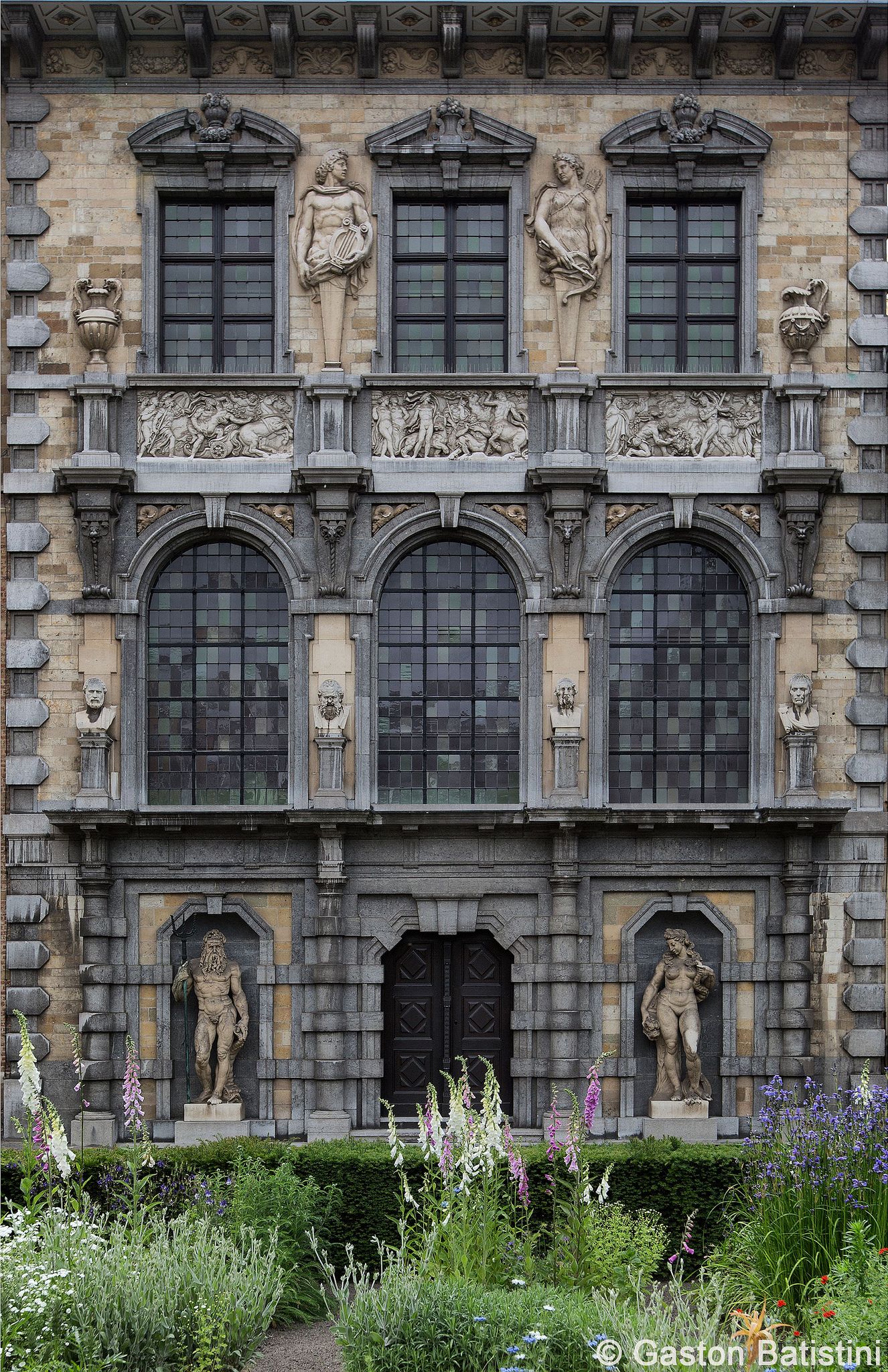 https://mdw-travel-data-us-east-1.s3.amazonaws.com/img/country/Belgium/Rubens-House/img_01.jpg