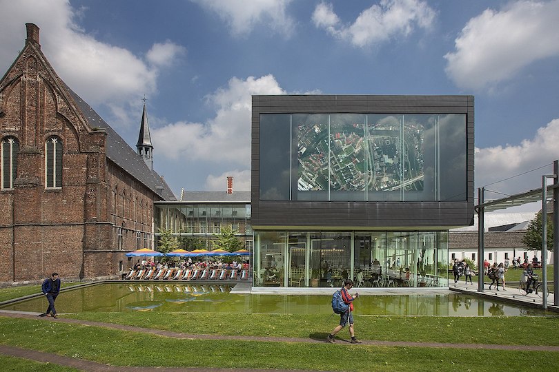 https://mdw-travel-data-us-east-1.s3.amazonaws.com/img/country/Belgium/STAM-Ghent-City-Museum/img_02.jpg