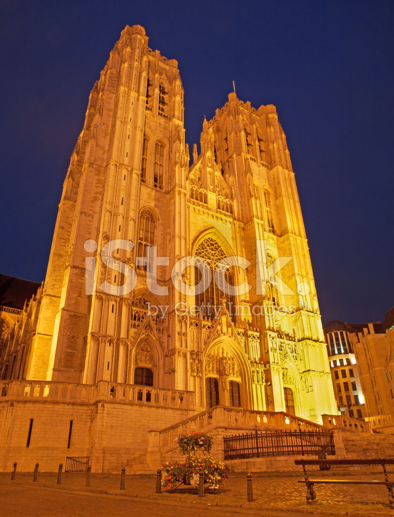 https://mdw-travel-data-us-east-1.s3.amazonaws.com/img/country/Belgium/Saint-Michael-and-Saint-Gudula-Cathedral/img_00.jpg