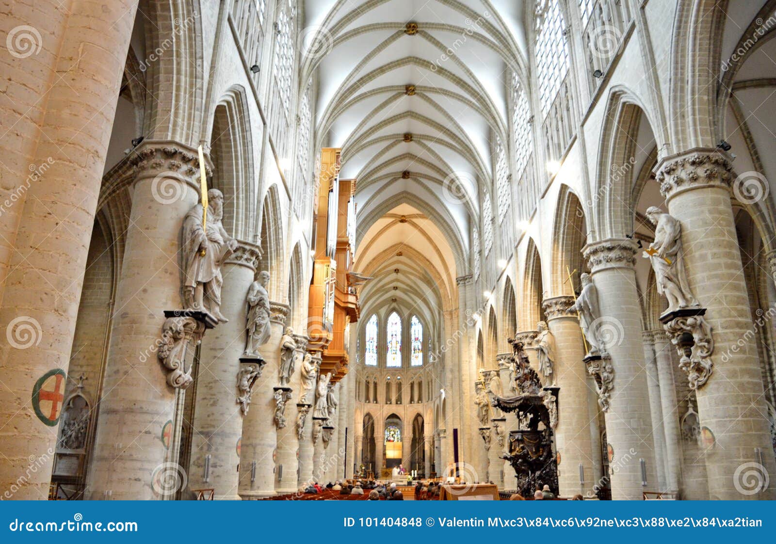 https://mdw-travel-data-us-east-1.s3.amazonaws.com/img/country/Belgium/Saint-Michael-and-Saint-Gudula-Cathedral/img_03.jpg