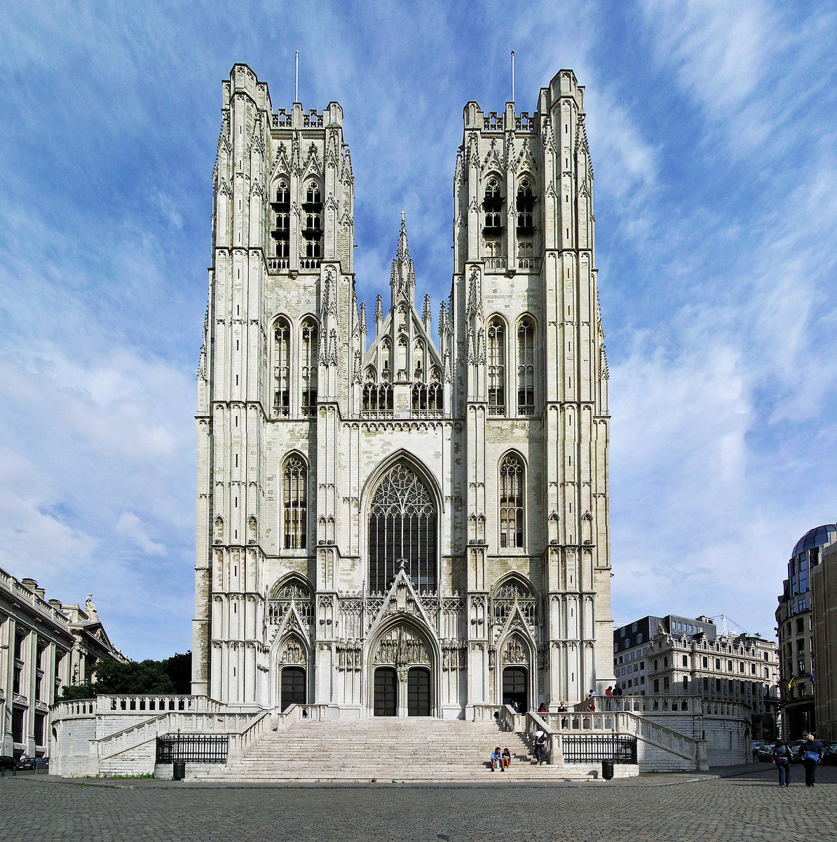 https://mdw-travel-data-us-east-1.s3.amazonaws.com/img/country/Belgium/Saint-Pauls-Cathedral/img_02.jpg