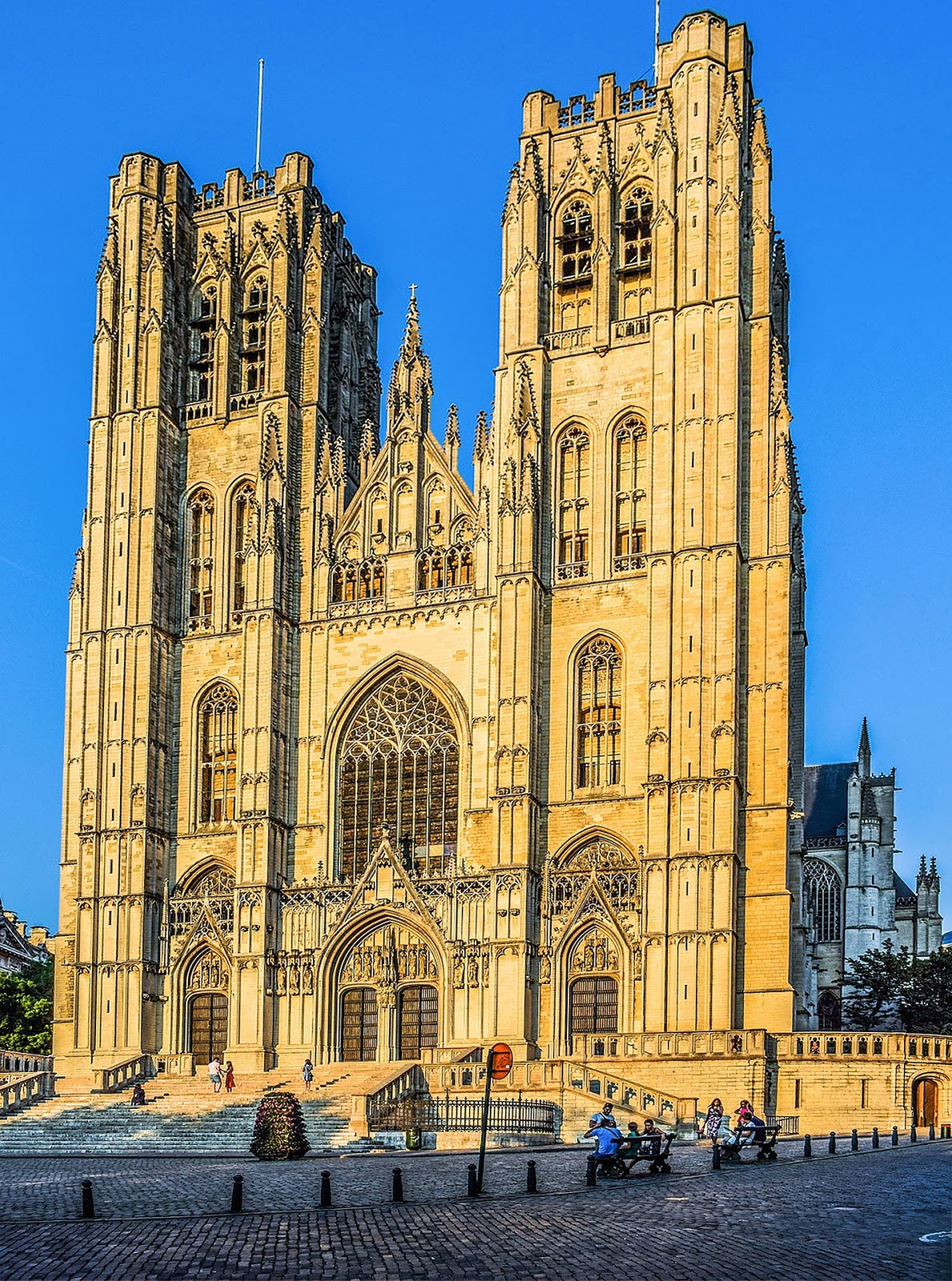 https://mdw-travel-data-us-east-1.s3.amazonaws.com/img/country/Belgium/Saint-Pauls-Church/img_02.jpg