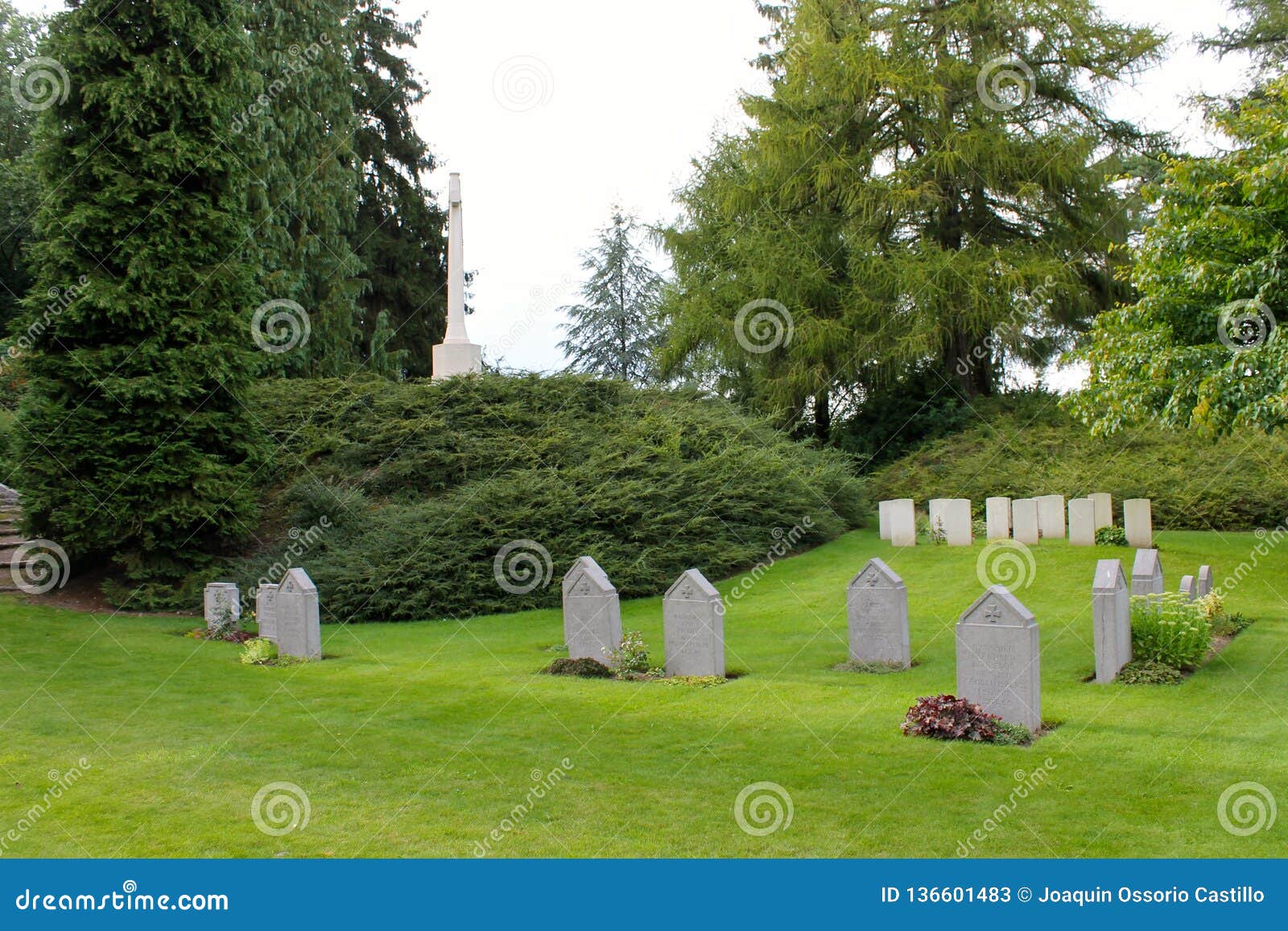 https://mdw-travel-data-us-east-1.s3.amazonaws.com/img/country/Belgium/Saint-Symphorien-Military-Cemetery/img_02.jpg