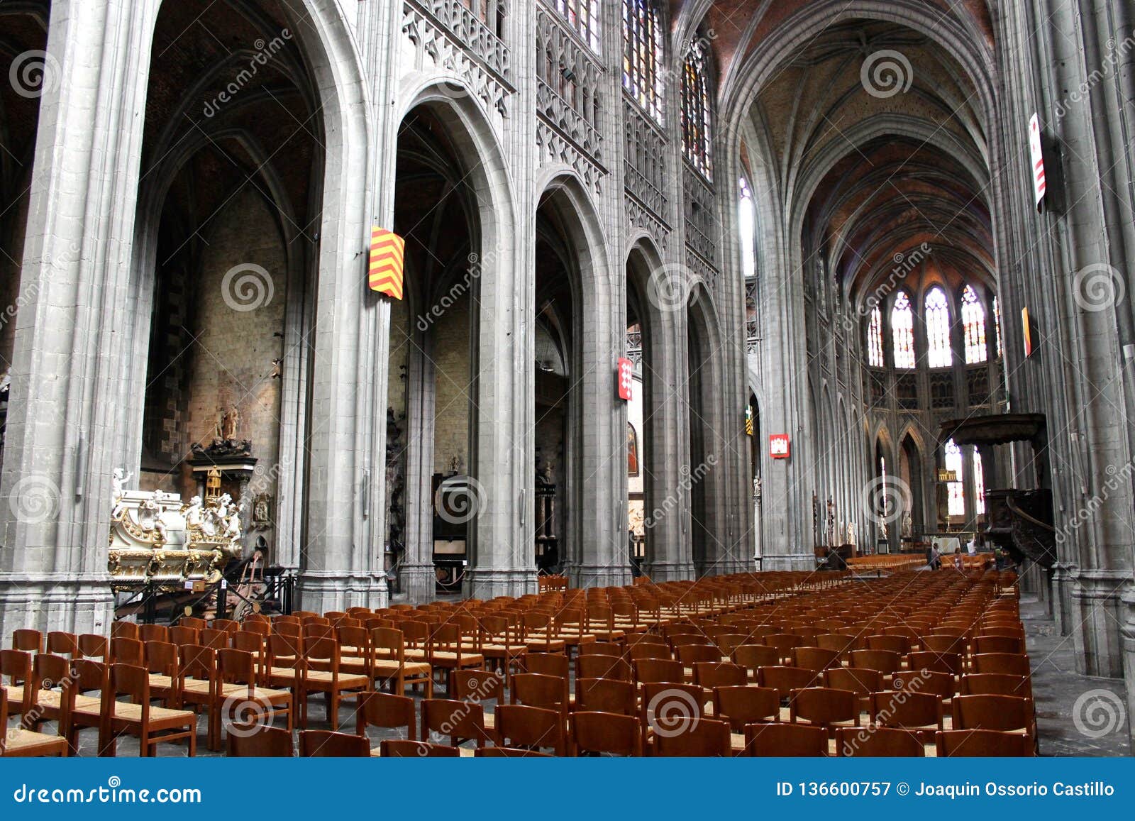 https://mdw-travel-data-us-east-1.s3.amazonaws.com/img/country/Belgium/Saint-Waltrude-Collegiate-Church/img_01.jpg