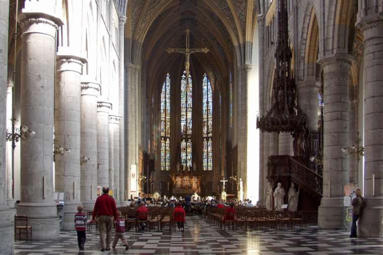 https://mdw-travel-data-us-east-1.s3.amazonaws.com/img/country/Belgium/St-Peter-and-St-Paul-Church/img_03.jpg