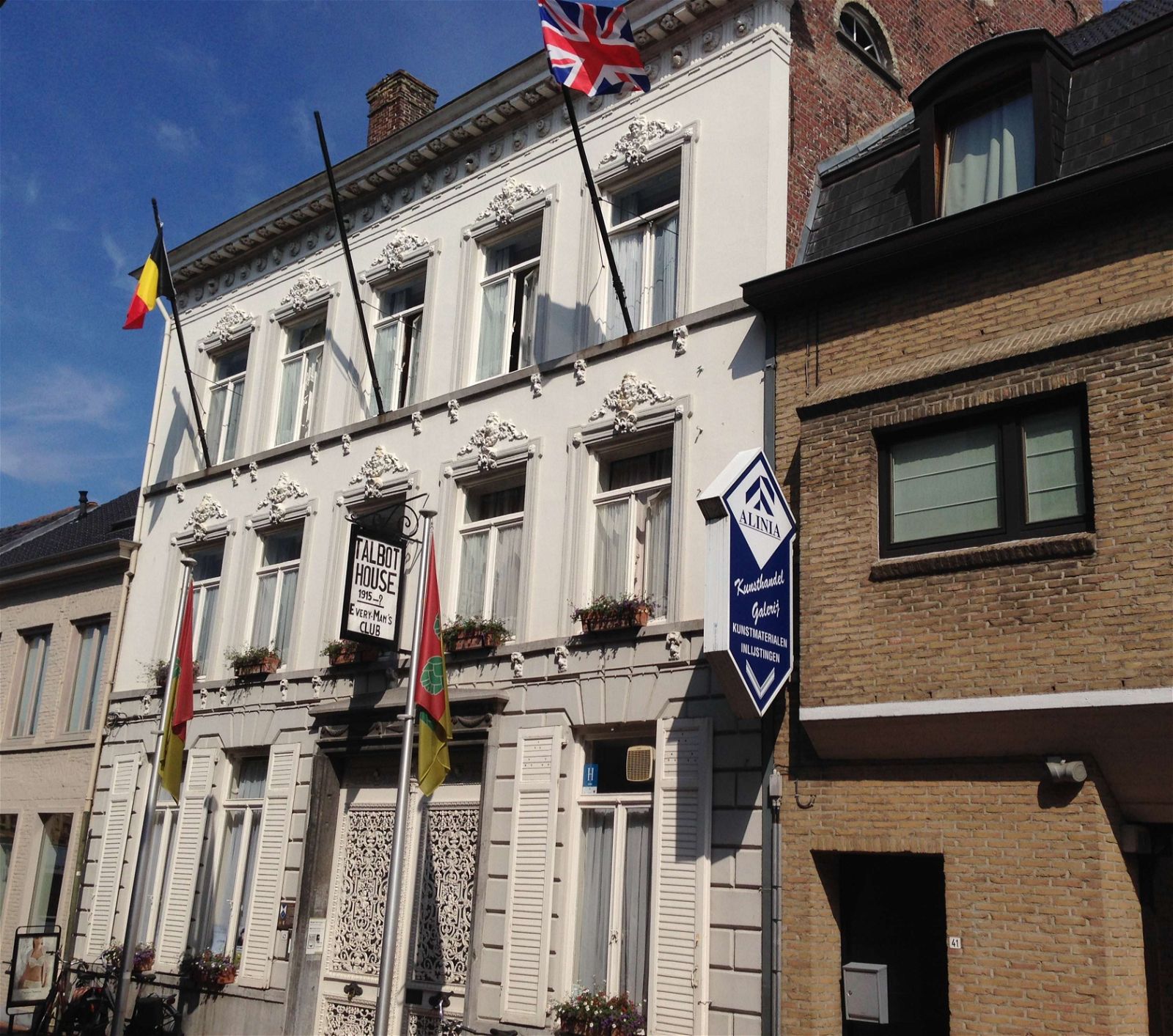 https://mdw-travel-data-us-east-1.s3.amazonaws.com/img/country/Belgium/Talbot-House/img_02.jpg