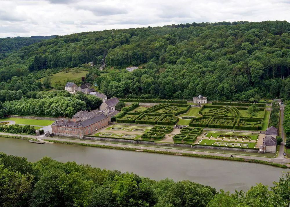 https://mdw-travel-data-us-east-1.s3.amazonaws.com/img/country/Belgium/The-Castle-of-Freyr/img_03.jpg