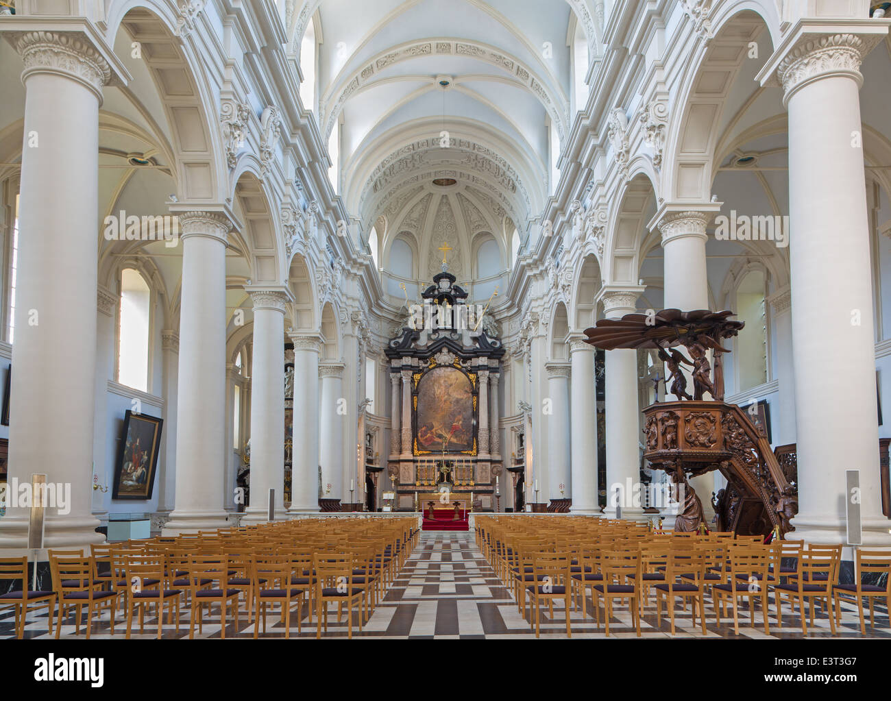 https://mdw-travel-data-us-east-1.s3.amazonaws.com/img/country/Belgium/The-Church-of-Saint-Walburga/img_02.jpg