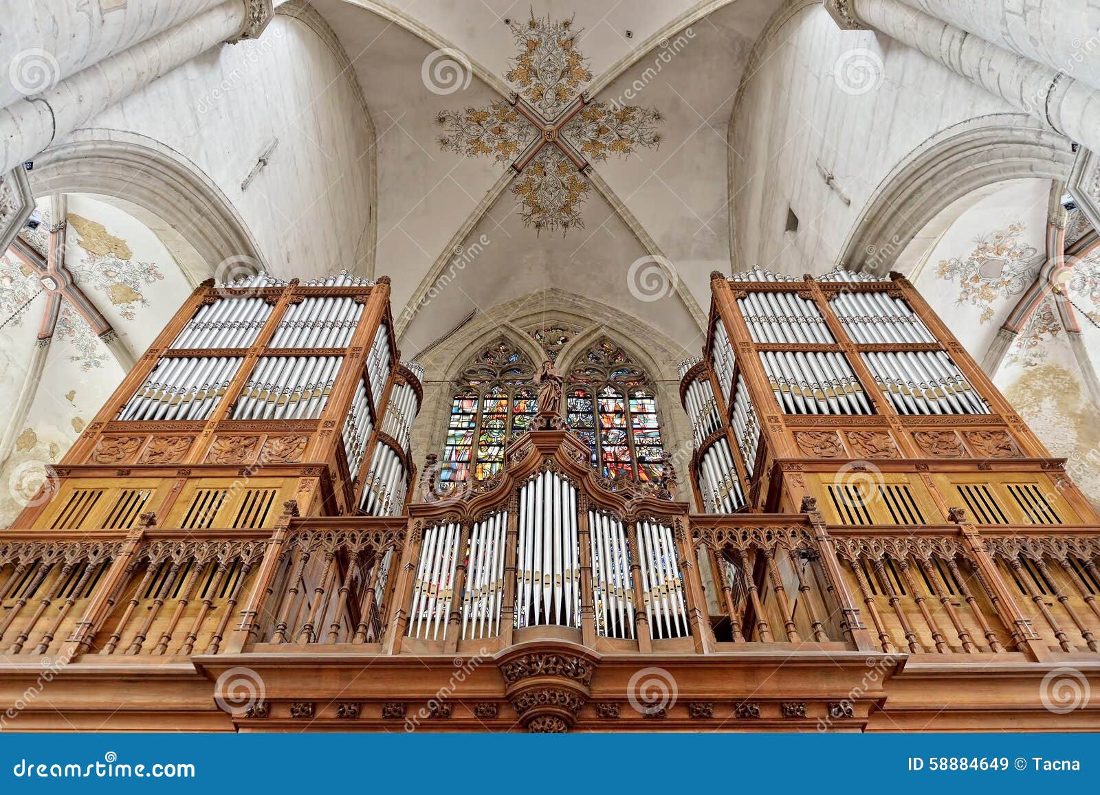 https://mdw-travel-data-us-east-1.s3.amazonaws.com/img/country/Belgium/The-Church-of-Saint-Walburga/img_03.jpg