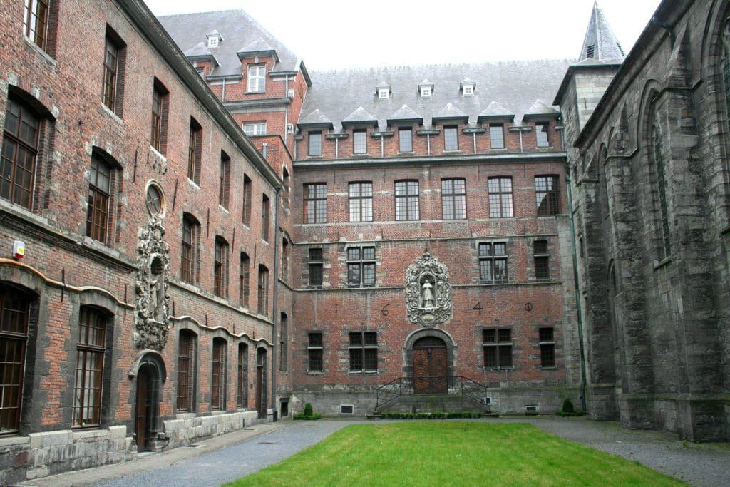 https://mdw-travel-data-us-east-1.s3.amazonaws.com/img/country/Belgium/Tournai-Maison-Taittinger/img_03.jpg