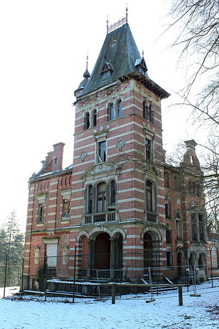https://mdw-travel-data-us-east-1.s3.amazonaws.com/img/country/Belgium/Tournay-Solvay-Park/img_01.jpg