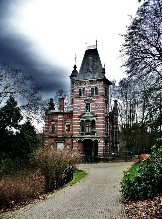 https://mdw-travel-data-us-east-1.s3.amazonaws.com/img/country/Belgium/Tournay-Solvay-Park/img_03.jpg