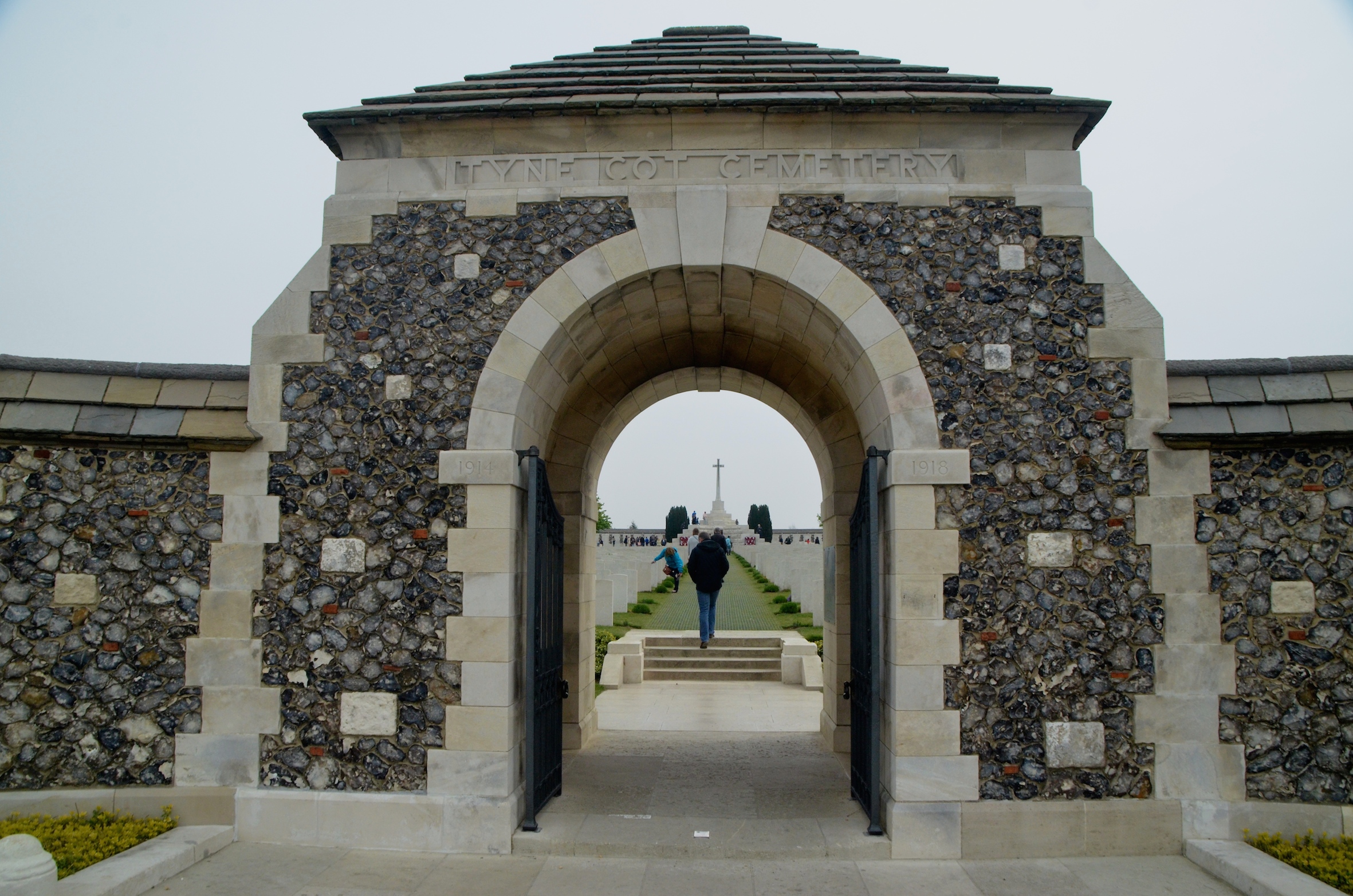 https://mdw-travel-data-us-east-1.s3.amazonaws.com/img/country/Belgium/Tynecot-New-British-Cemetery/img_02.jpg