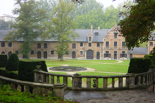 https://mdw-travel-data-us-east-1.s3.amazonaws.com/img/country/Belgium/Val-Duchesse-Castle/img_05.jpg