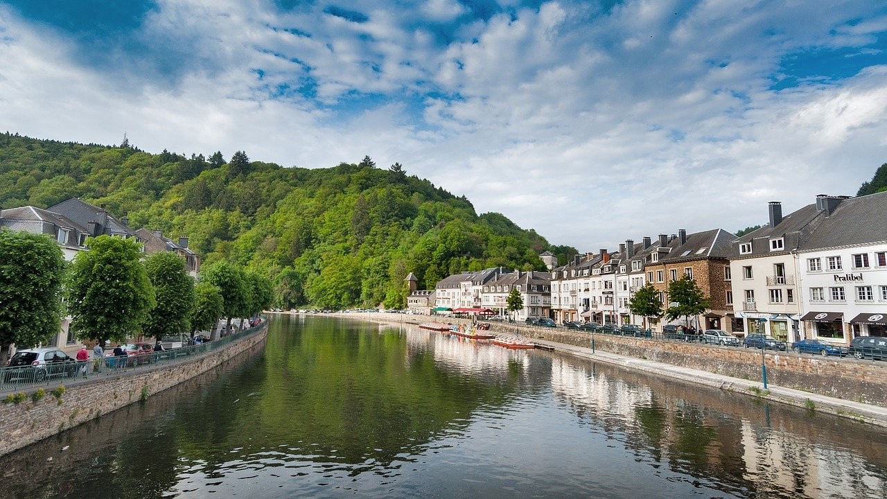 https://mdw-travel-data-us-east-1.s3.amazonaws.com/img/country/Belgium/Vielsalm/img_01.jpg