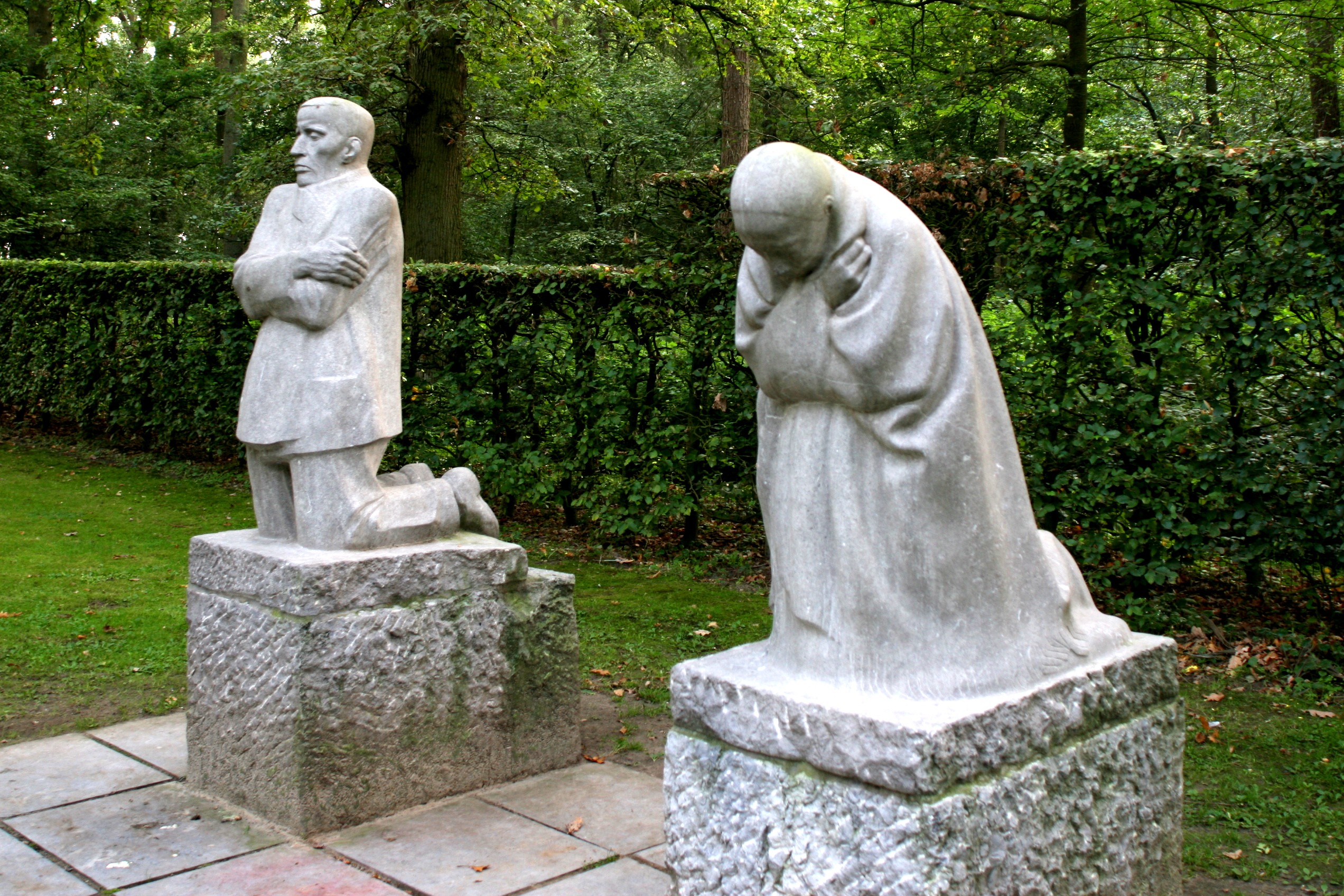 https://mdw-travel-data-us-east-1.s3.amazonaws.com/img/country/Belgium/Vladslo-German-War-Cemetery/img_03.jpg