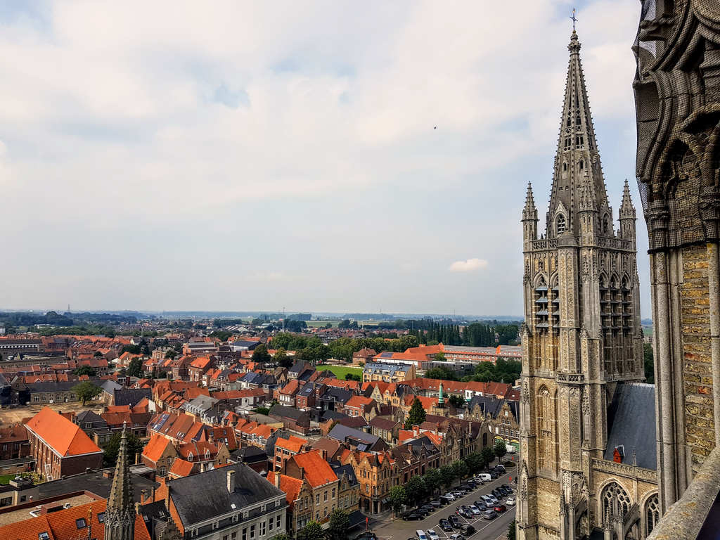https://mdw-travel-data-us-east-1.s3.amazonaws.com/img/country/Belgium/Ypres-Cloth-Hall/img_03.jpg