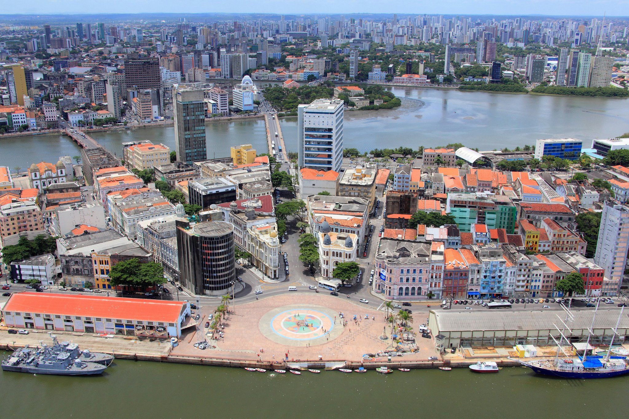https://mdw-travel-data-us-east-1.s3.amazonaws.com/img/country/Brazil/Bairro-do-Recife/img_03.jpg