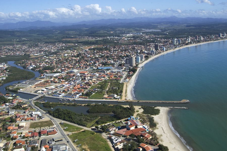 https://mdw-travel-data-us-east-1.s3.amazonaws.com/img/country/Brazil/Balneario-de-Picarras/img_04.jpg