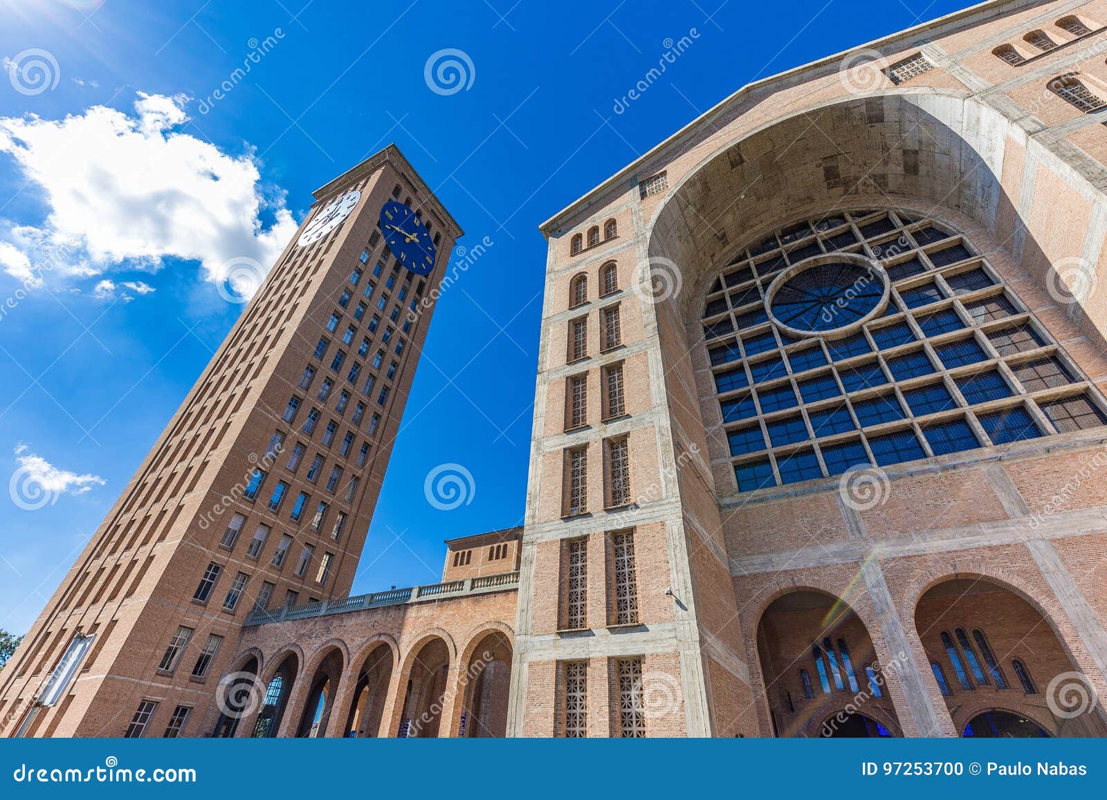 https://mdw-travel-data-us-east-1.s3.amazonaws.com/img/country/Brazil/Basilica-of-the-National-Shrine-of-Our-Lady-of-Aparecida/img_01.jpg