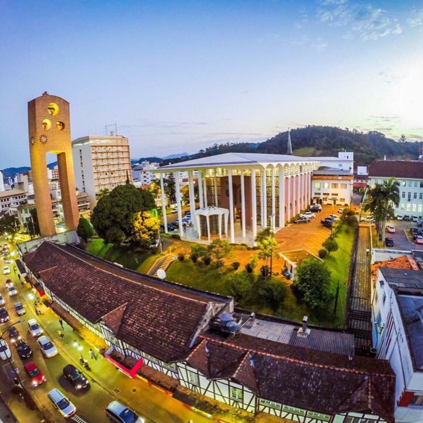 https://mdw-travel-data-us-east-1.s3.amazonaws.com/img/country/Brazil/Blumenau/img_02.jpg