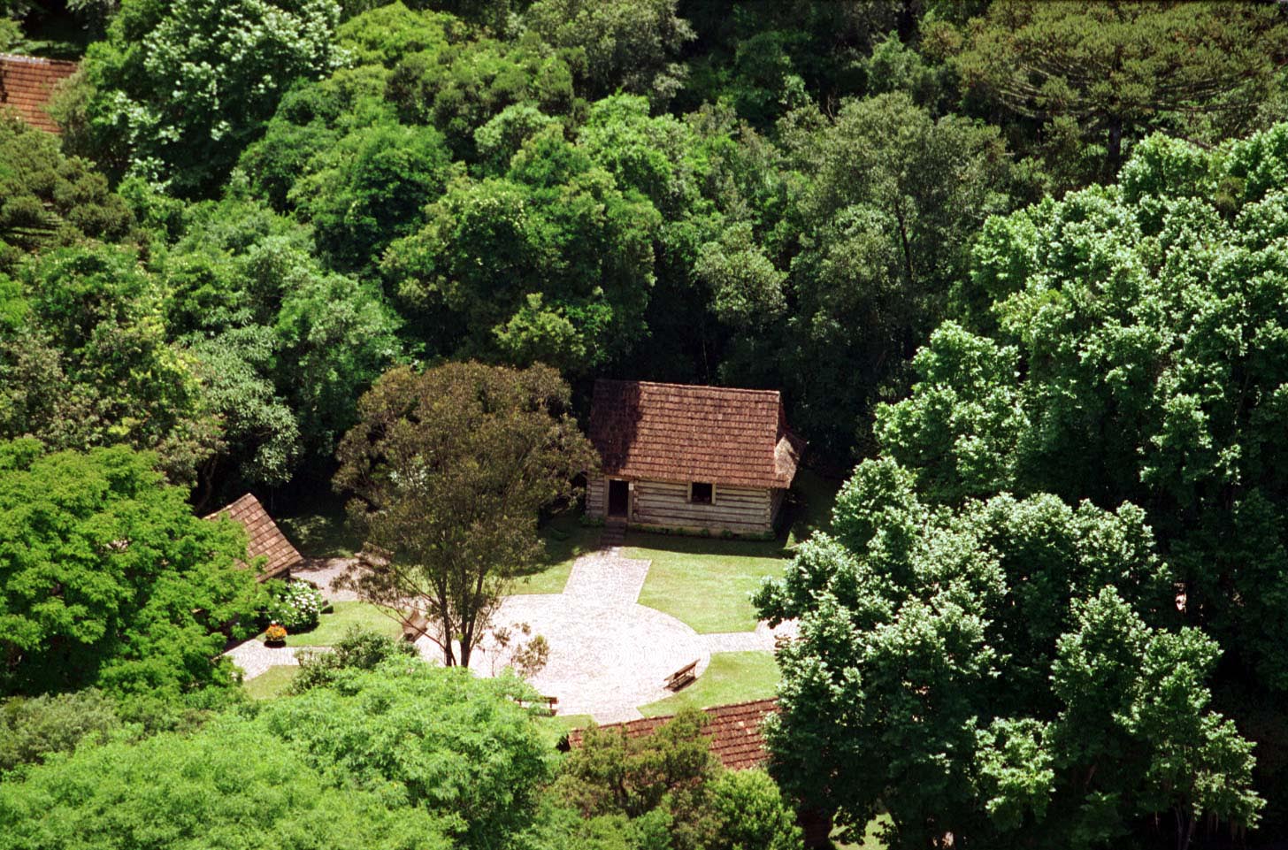 https://mdw-travel-data-us-east-1.s3.amazonaws.com/img/country/Brazil/Bosque-do-Papa/img_03.jpg