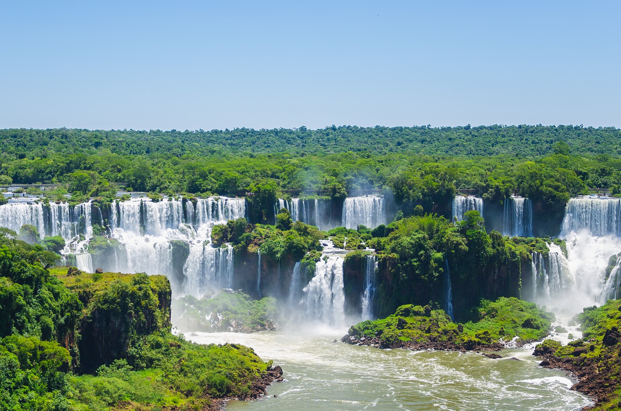 https://mdw-travel-data-us-east-1.s3.amazonaws.com/img/country/Brazil/Cachoeira-Grande/img_01.jpg