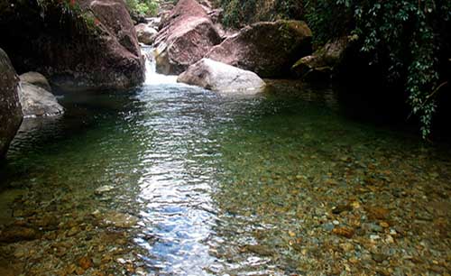 https://mdw-travel-data-us-east-1.s3.amazonaws.com/img/country/Brazil/Cachoeiras-do-Pirapitinga/img_01.jpg