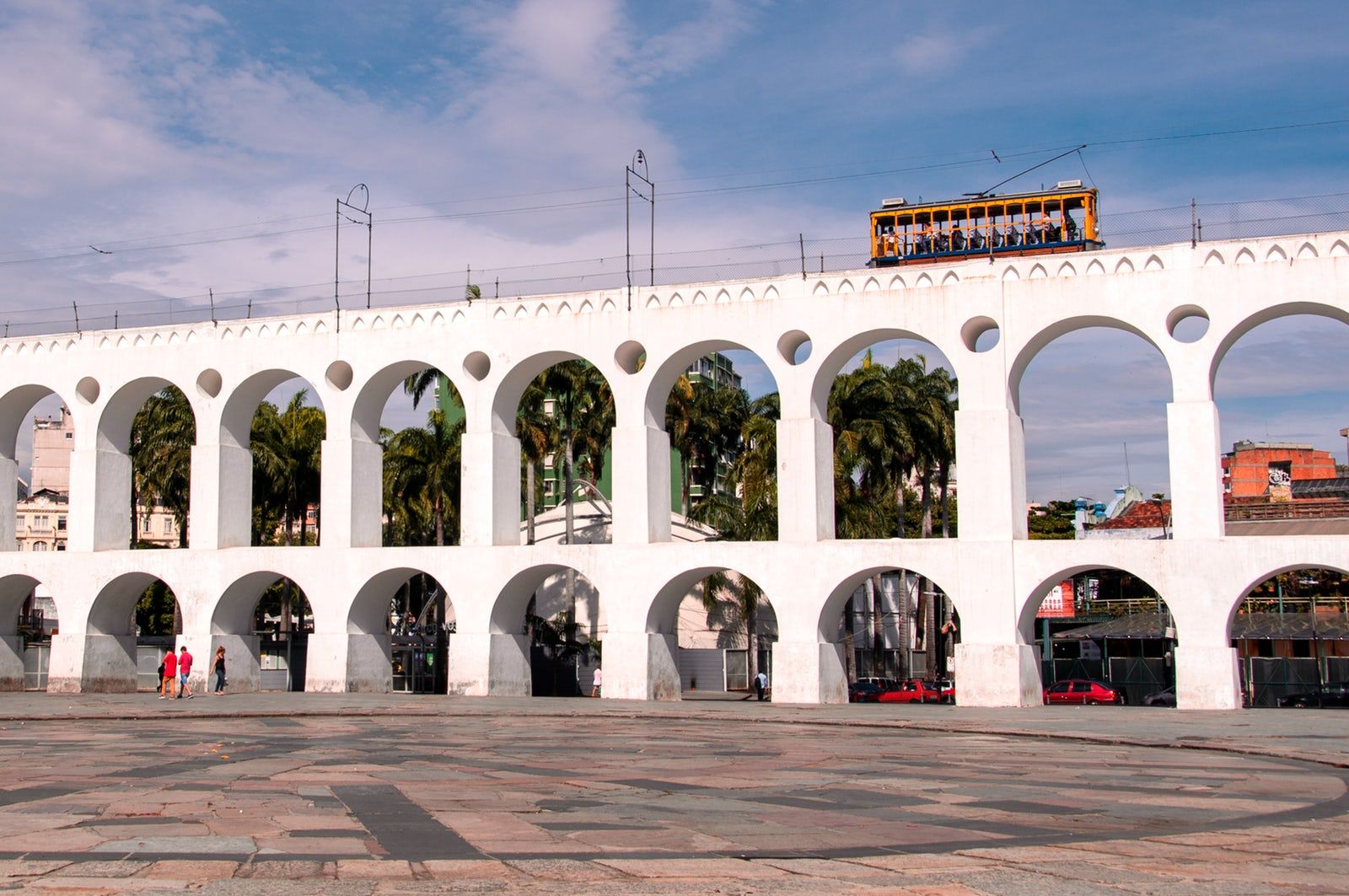 https://mdw-travel-data-us-east-1.s3.amazonaws.com/img/country/Brazil/Carioca-Aqueduct/img_02.jpg