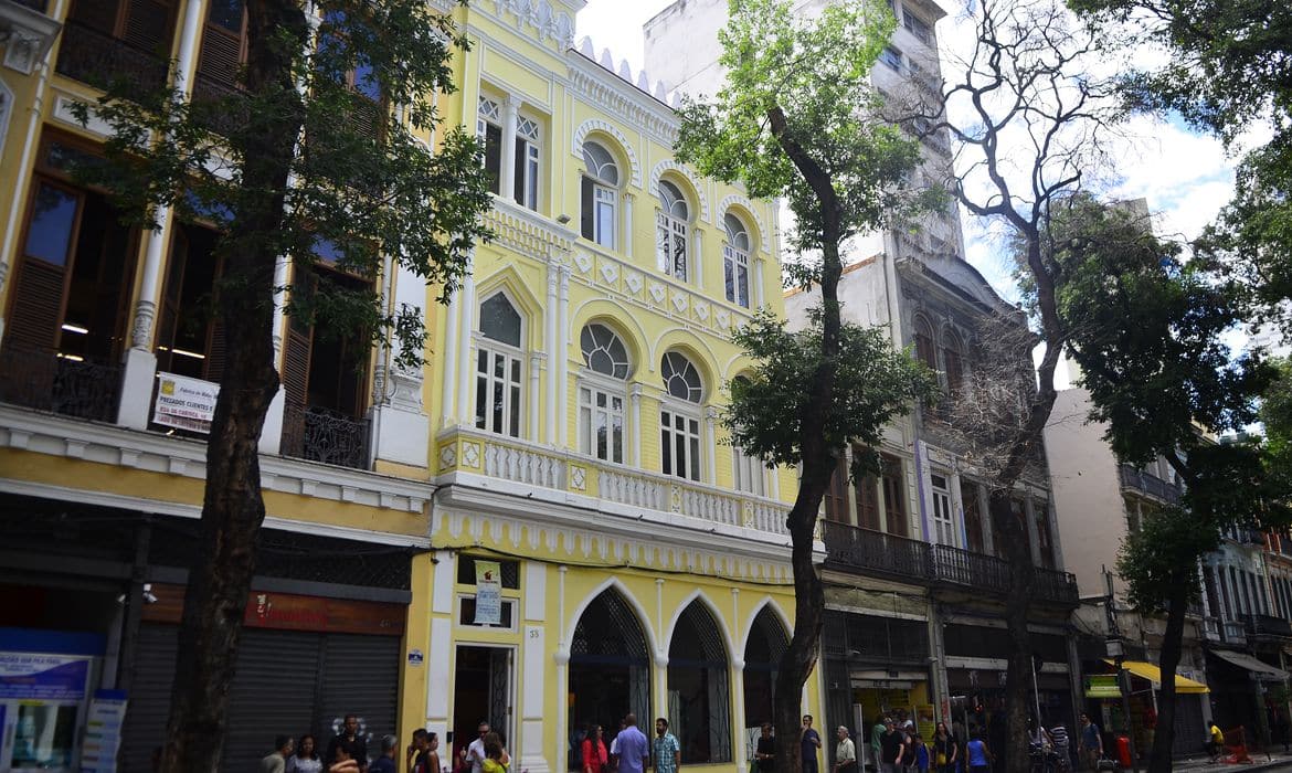 https://mdw-travel-data-us-east-1.s3.amazonaws.com/img/country/Brazil/Casa-do-Choro/img_00.jpg