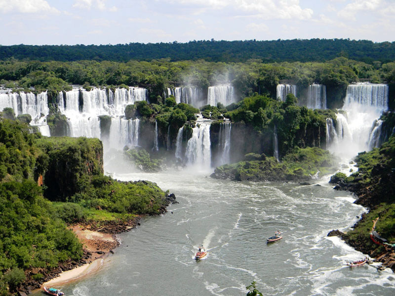 https://mdw-travel-data-us-east-1.s3.amazonaws.com/img/country/Brazil/Cataratas-Day-Use/img_00.jpg