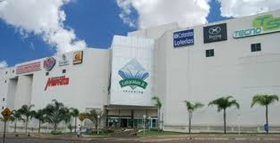 https://mdw-travel-data-us-east-1.s3.amazonaws.com/img/country/Brazil/Cataratas-do-Iguacu-JL-Shopping/img_01.jpg