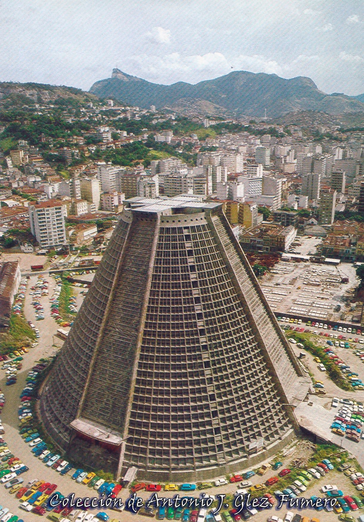 https://mdw-travel-data-us-east-1.s3.amazonaws.com/img/country/Brazil/Catedral-Metropolitana/img_03.jpg