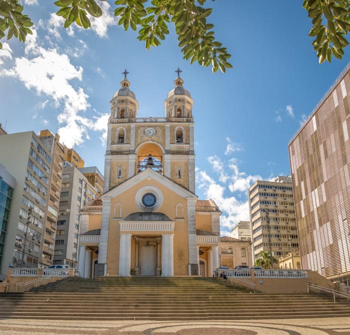 https://mdw-travel-data-us-east-1.s3.amazonaws.com/img/country/Brazil/Cathedral-of-Florianopolis/img_01.jpg