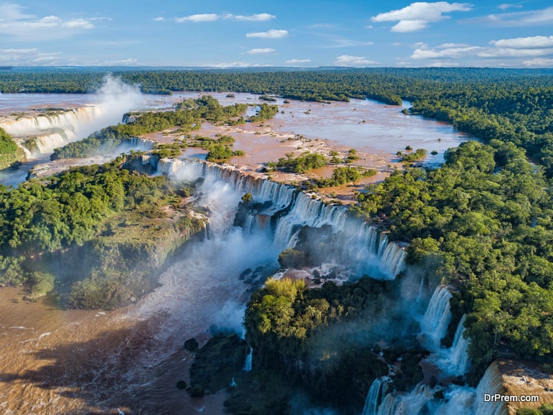 https://mdw-travel-data-us-east-1.s3.amazonaws.com/img/country/Brazil/Coco-Park/img_02.jpg