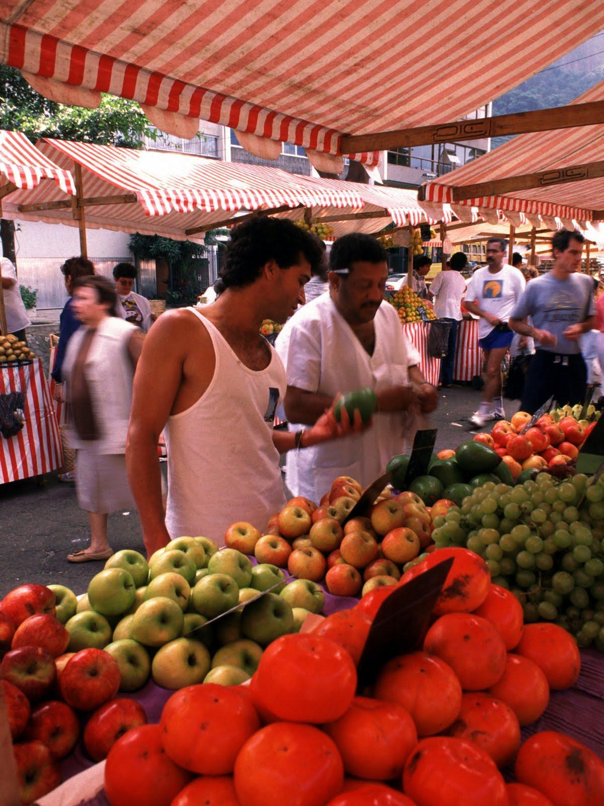 https://mdw-travel-data-us-east-1.s3.amazonaws.com/img/country/Brazil/Craft-Market/img_02.jpg