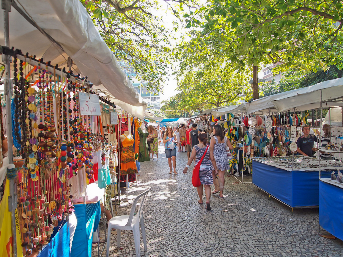 https://mdw-travel-data-us-east-1.s3.amazonaws.com/img/country/Brazil/Craft-Market/img_03.jpg