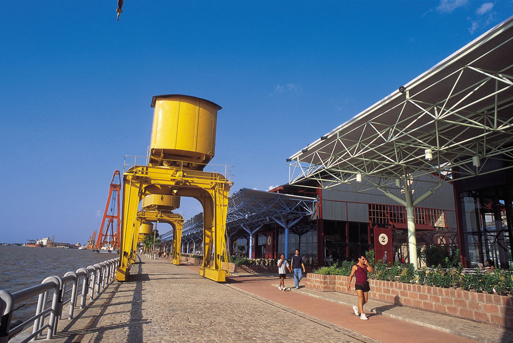 https://mdw-travel-data-us-east-1.s3.amazonaws.com/img/country/Brazil/Estacao-das-Docas/img_03.jpg