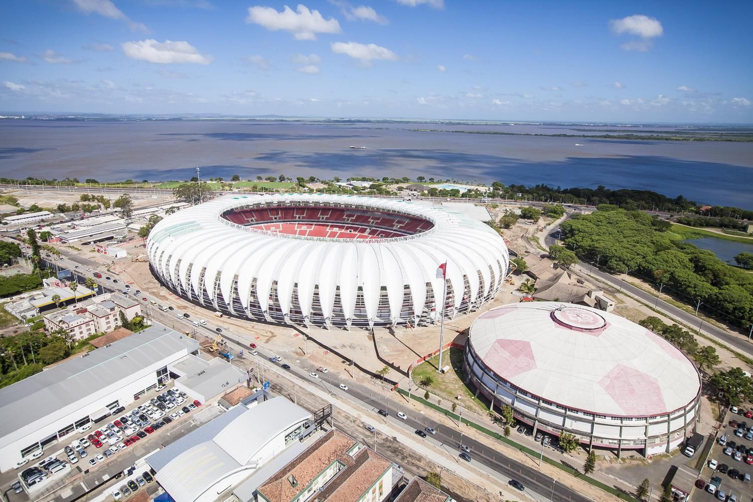 https://mdw-travel-data-us-east-1.s3.amazonaws.com/img/country/Brazil/Estadio-Beira-Rio/img_03.jpg